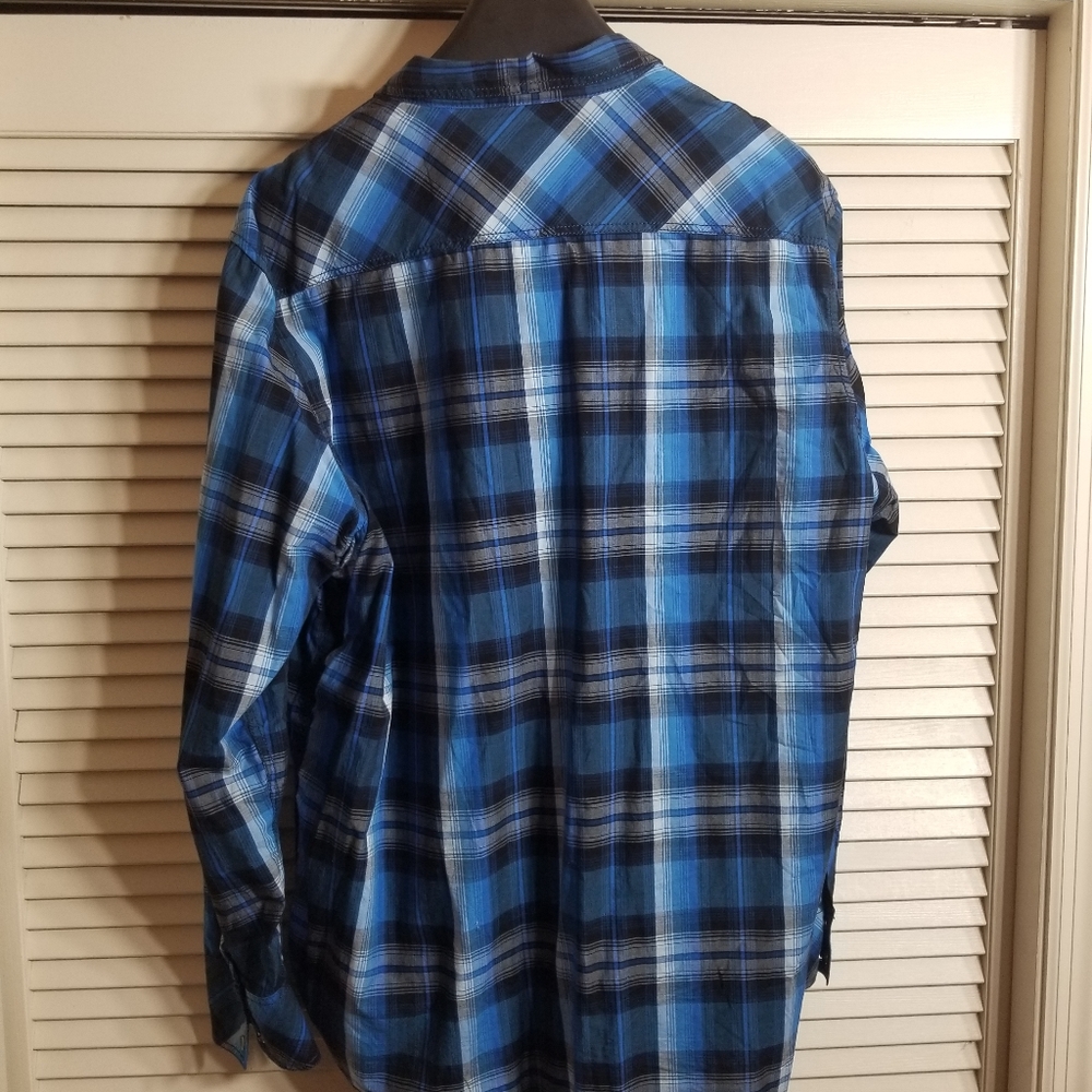 Inc button up - Picture 2 of 3
